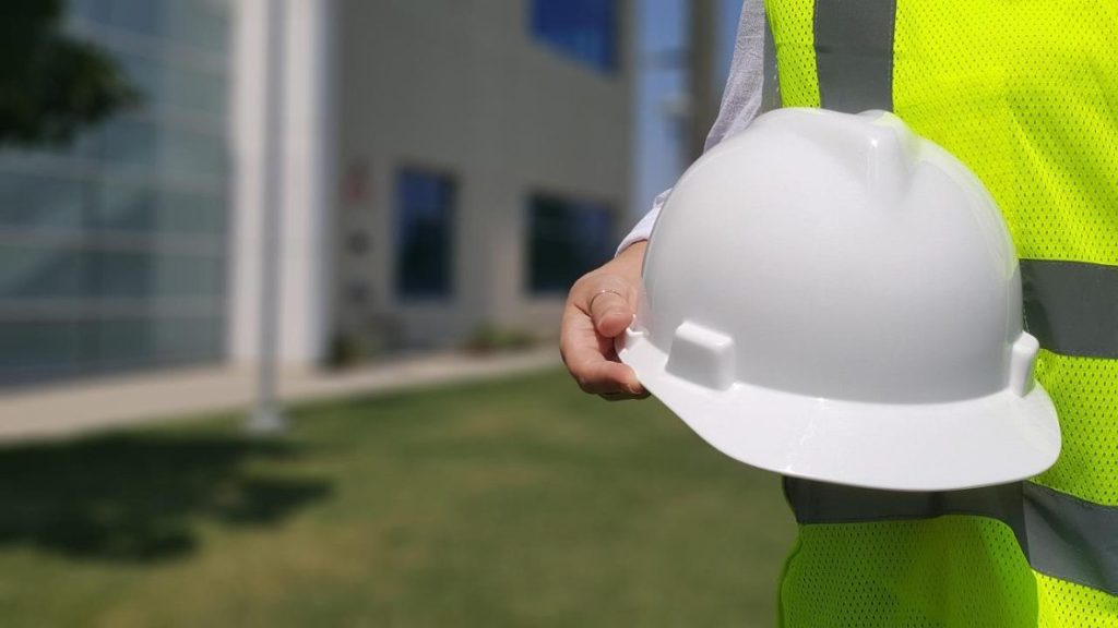 Aannemer Lierde team toont transformatie van bedrijfsruimte met professionele schilderwerken en hoogstaande afwerking
